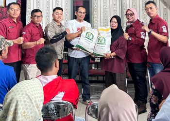 987 Keluarga Penerima Manfaat Menerima Bantuan Beras Dari Pemerintah Pusat Di Desa Margajaya