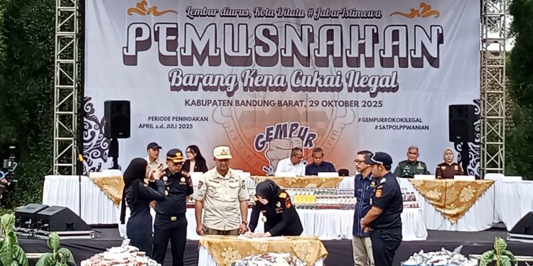 Dirjen Bea Cukai Provinsi Jawa Barat Melaksanakan Pemusnahan Rokok Ilegal