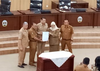 Sekertariat DPRD Kabupaten Bandung Barat Riki Riyadi Memimpin Sertijab 4 Kabag Di Lingkungan Sekretariat DPRD