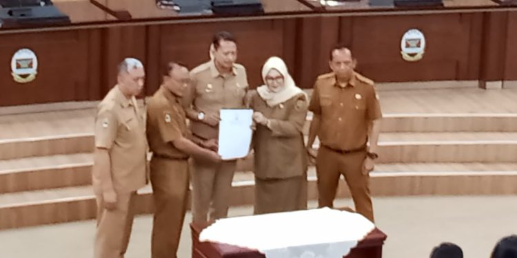 Sekertariat DPRD Kabupaten Bandung Barat Riki Riyadi Memimpin Sertijab 4 Kabag Di Lingkungan Sekretariat DPRD