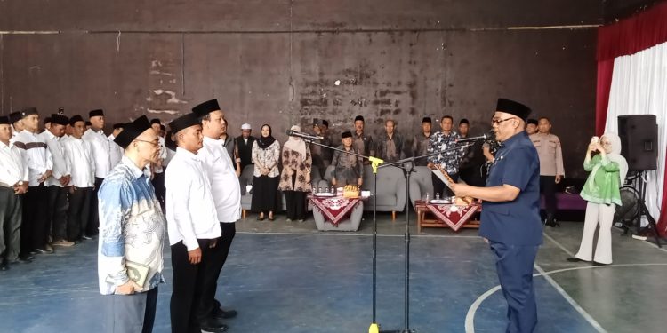 Sebanyak 25 RW Dan 163 RT Dilantik Oleh Kepala Desa Tanimulya Omin Effendi S.Sos