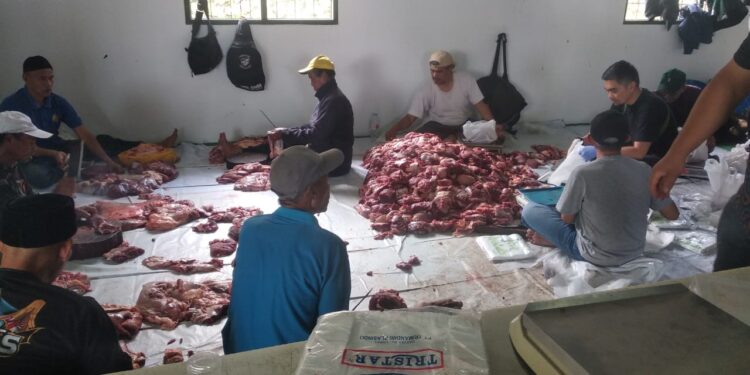 PKS Kota Cimahi Menyemblih 15 Ekor Sapi Di UPTD Rumah Potong Hewan kabupaten Bandung Barat 