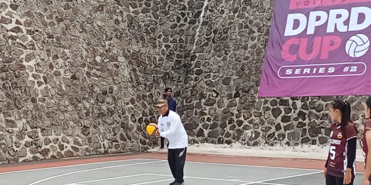 Ketua DPRD KBB Muhammad Mahdi Membuka Turnamen Bola Voli DPRD Cup Series 2
