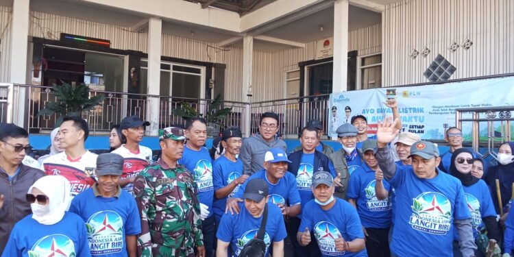 Jelang HUT Ke-25 Partai Demokrat Adakan Kerja Bakti Dan Bakti Sosial Di Dua Kecamatan Ngamprah Dan Cipatat